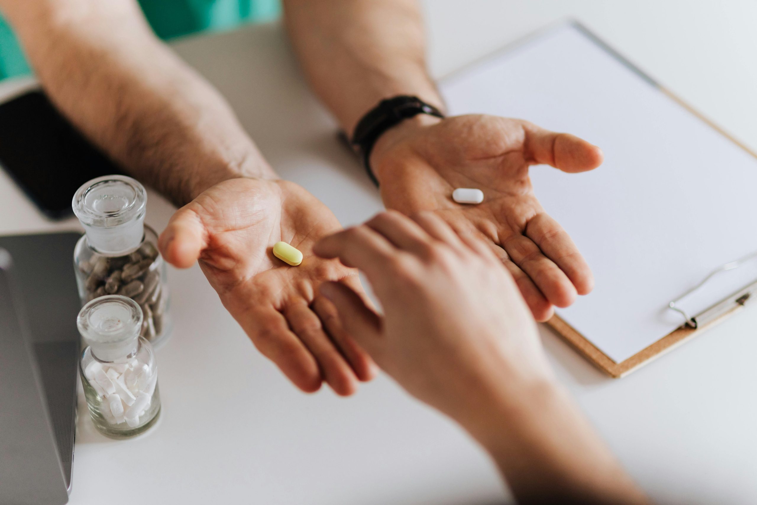 farmacista-pillole-Power-BI-Sintra-Digital-Business-scaled